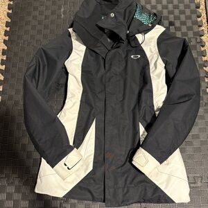 Oakley Black and white ski Jacket